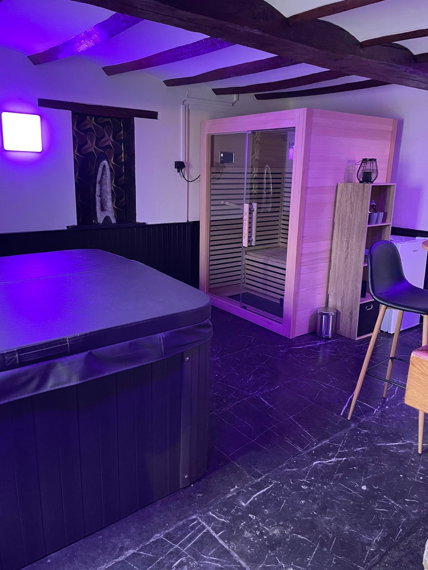 espaces-privatifs-bien-tre-avec-jacuzzi-pour-un-moment-hors-du-temps